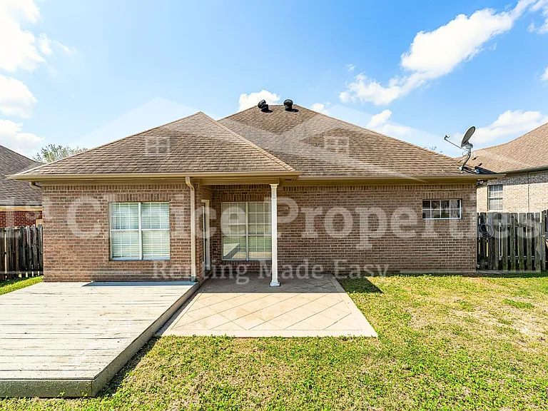 916 Daventry Trl — Photo 2