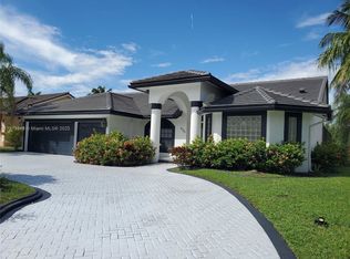 9733 NW 52nd Pl, Pompano Beach, FL 33076