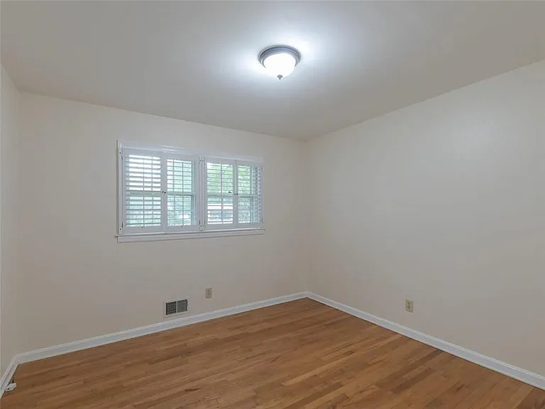 1110 Grimes Bridge Rd — Photo 20