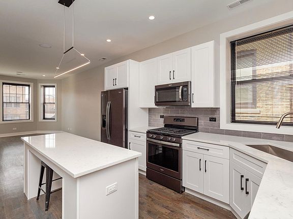 3rd image of 1215 N Wolcott Ave APT 2F