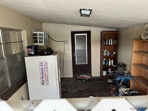 4th image of 10 N Melbourne St