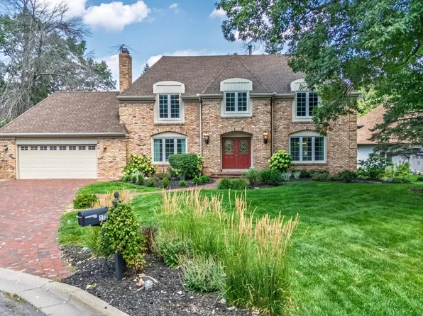 112 Marcin Ln, Burnsville, MN 55337