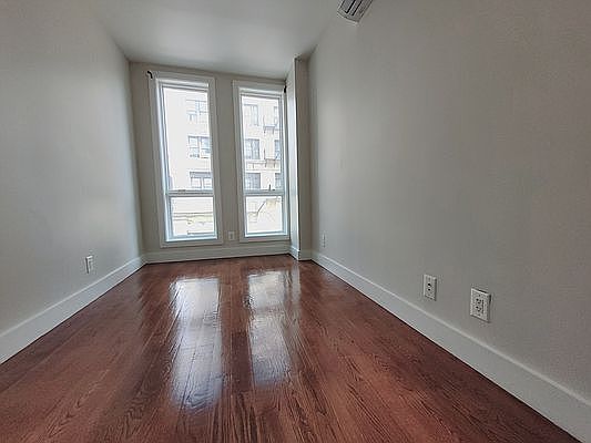 3rd image of 84 Graham Ave #2B
