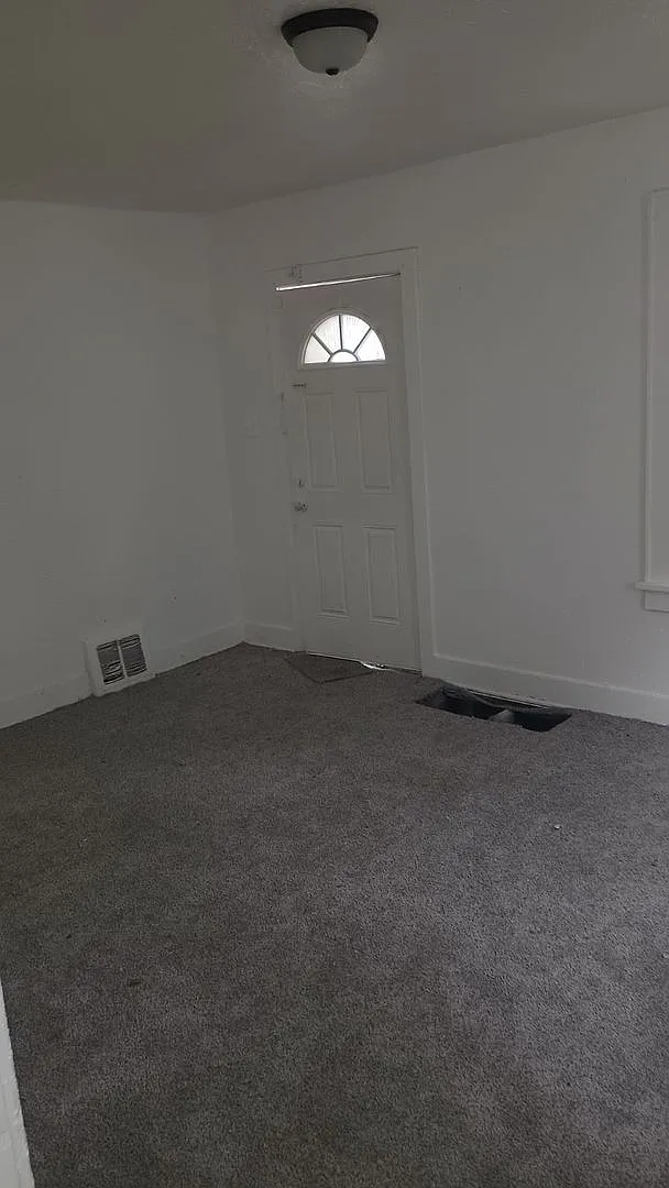 2 Bed 1 Bathroom 900.00 — Photo 1