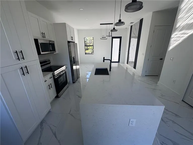 1125 Chipley St — Photo 2