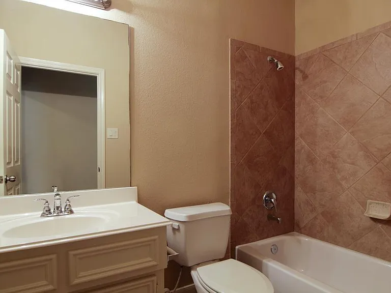 2368 Bastrop St — Photo 3