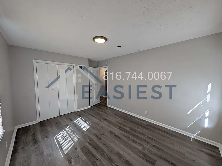 2405 E 58th St — Photo 12