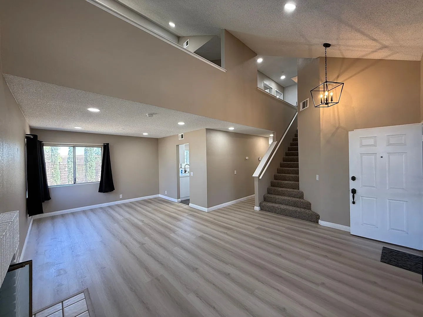 West Palmdale 4 Bedroom + 3 Bathroom !! — Photo 3