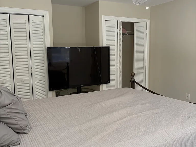 715 Acacia Rd — Photo 10