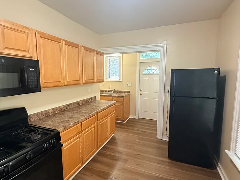224 Lloyd St #1 — Photo 6