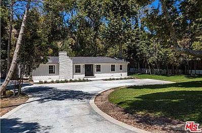 4th image of 5845 Bonsall Dr