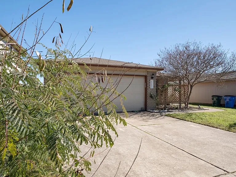 17131 Dashwood Creek Dr — Photo 2
