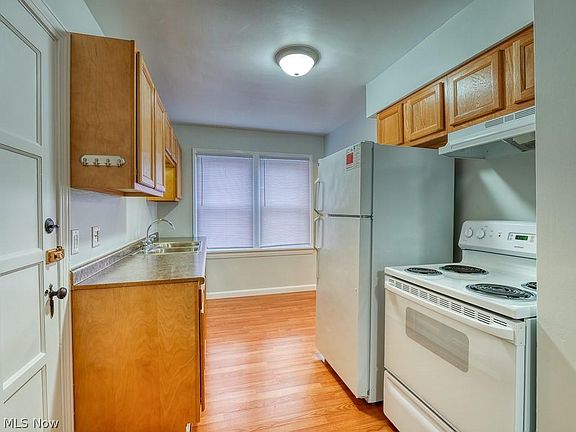 4th image of 160 Woodrow Ave