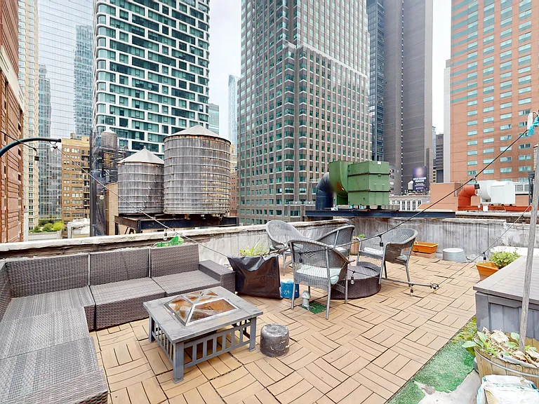 245 W 51st St #1001 — Photo 1