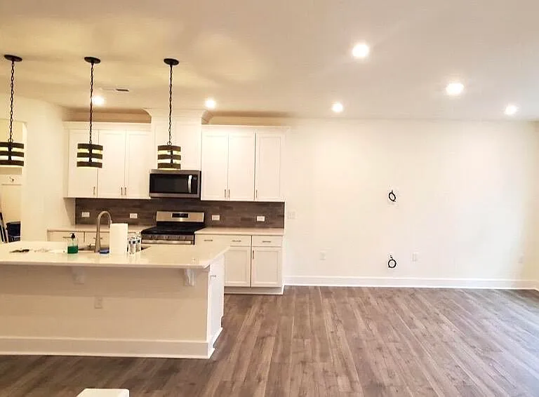 6915 Doddridge Ln — Photo 3