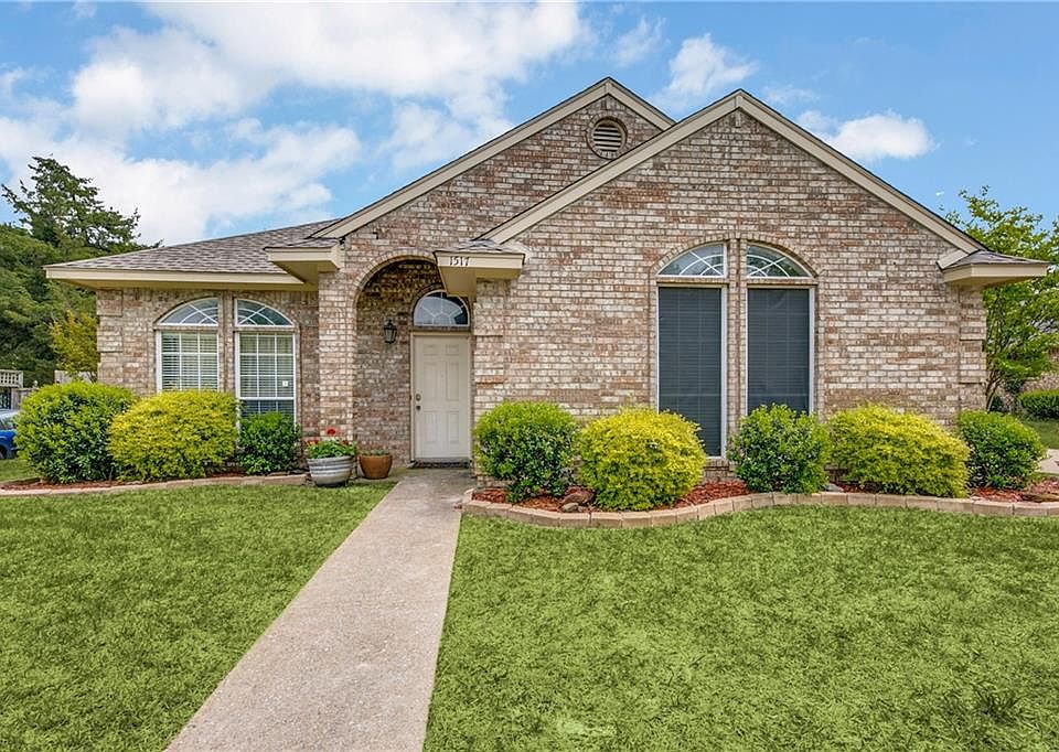 1st image of 1517 Valerie Dr