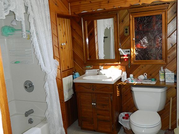 3rd image of 166 Walnut St