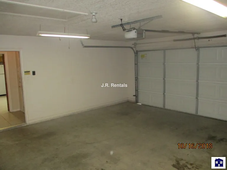 1506 Creek St — Photo 71