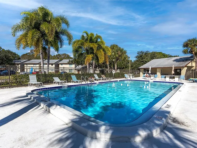 4215 E Bay Dr #1806D — Photo 2