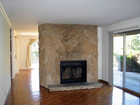 Living RoomFireplace