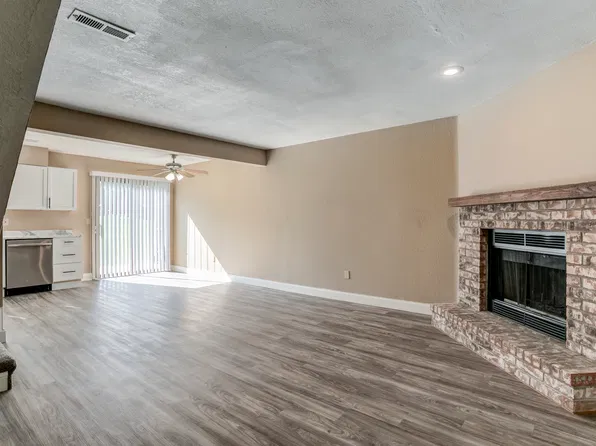 1911 NE Knollbrook St, Lees Summit, MO 64086