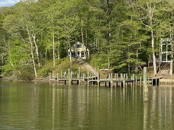 126 Holly Haven Rd, Weems, VA 22576