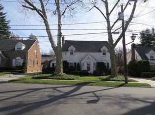 57 Cambridge Rd, Great Neck, NY 11023