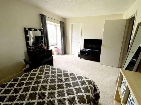 10208 Bushman Dr APT 423, Oakton, VA 22124