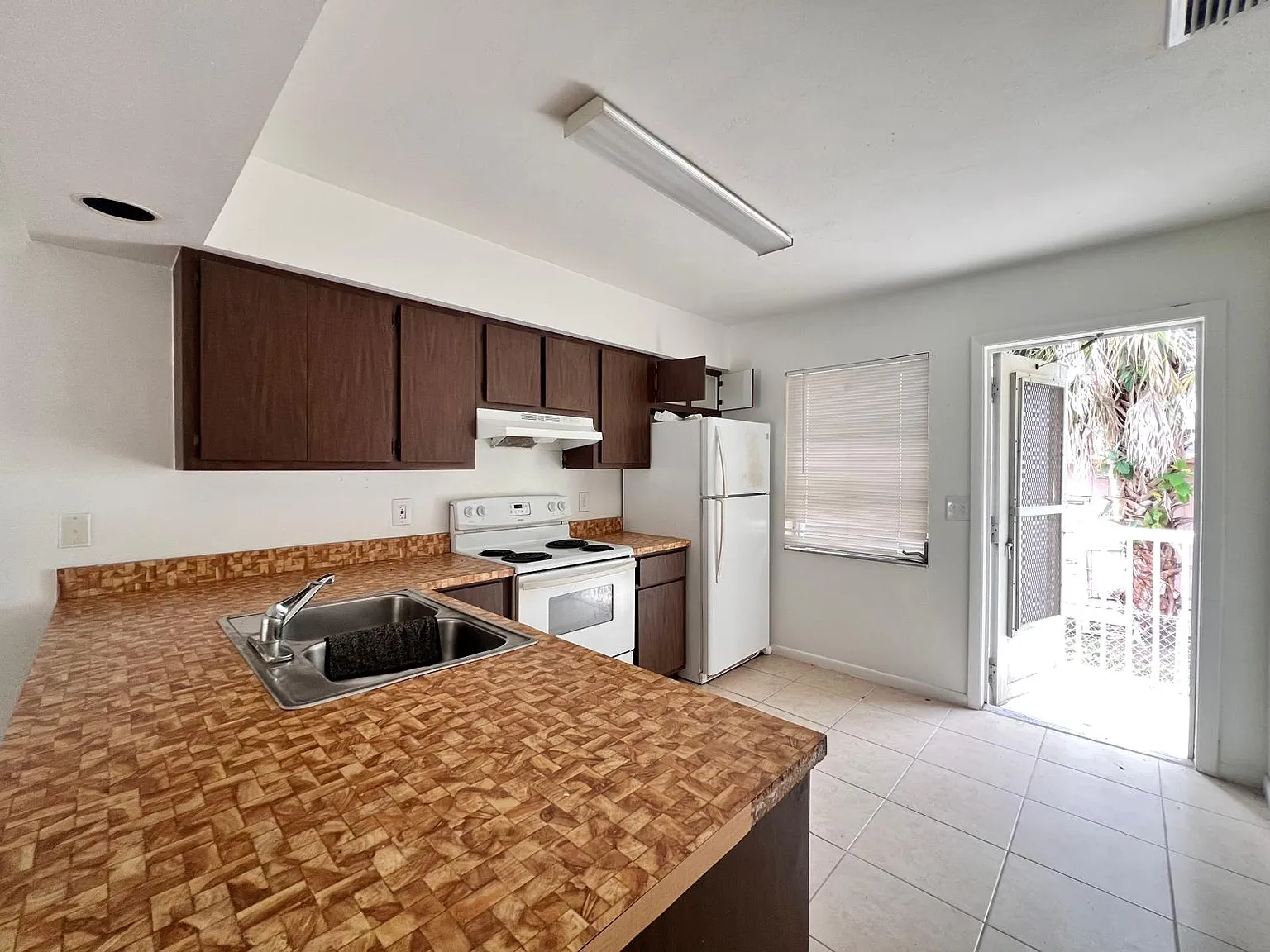 2 bed, 950 sqft, $1,350 — Photo 4