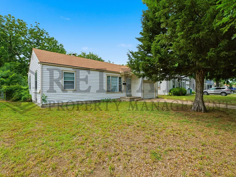 2151 S Green St — Photo 1