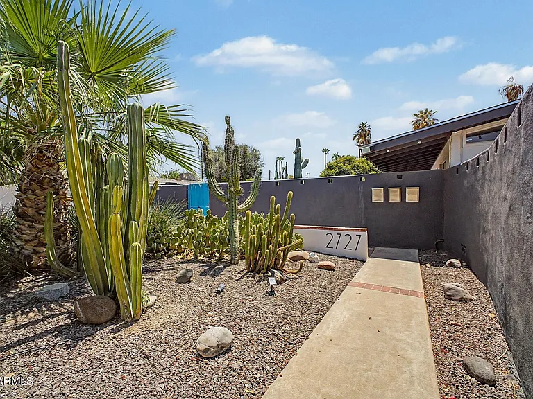 2727 E Montecito Ave — Photo 18