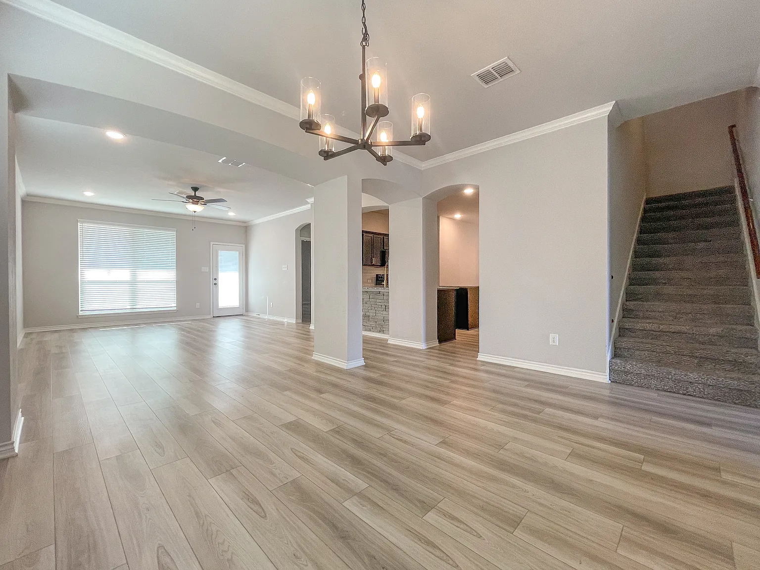 4 bed, 3.5 bath, 2676 sqft, $2,700 — Photo 4
