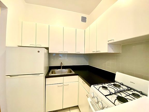 3rd image of 416 E 74th St APT 2D