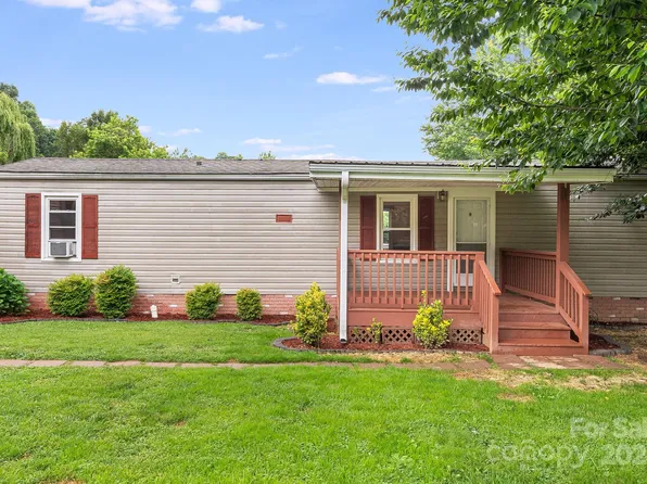 46 Government St, Waynesville, NC 28786