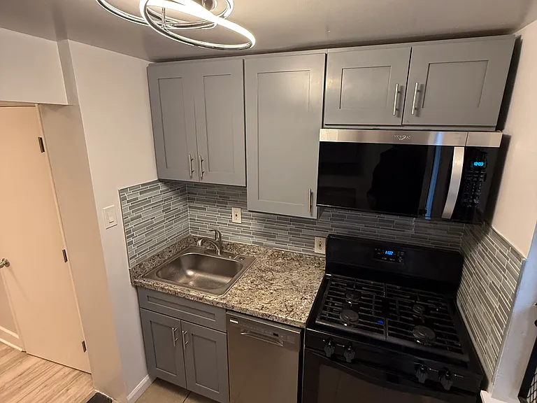 2040 N Darien St — Photo 7