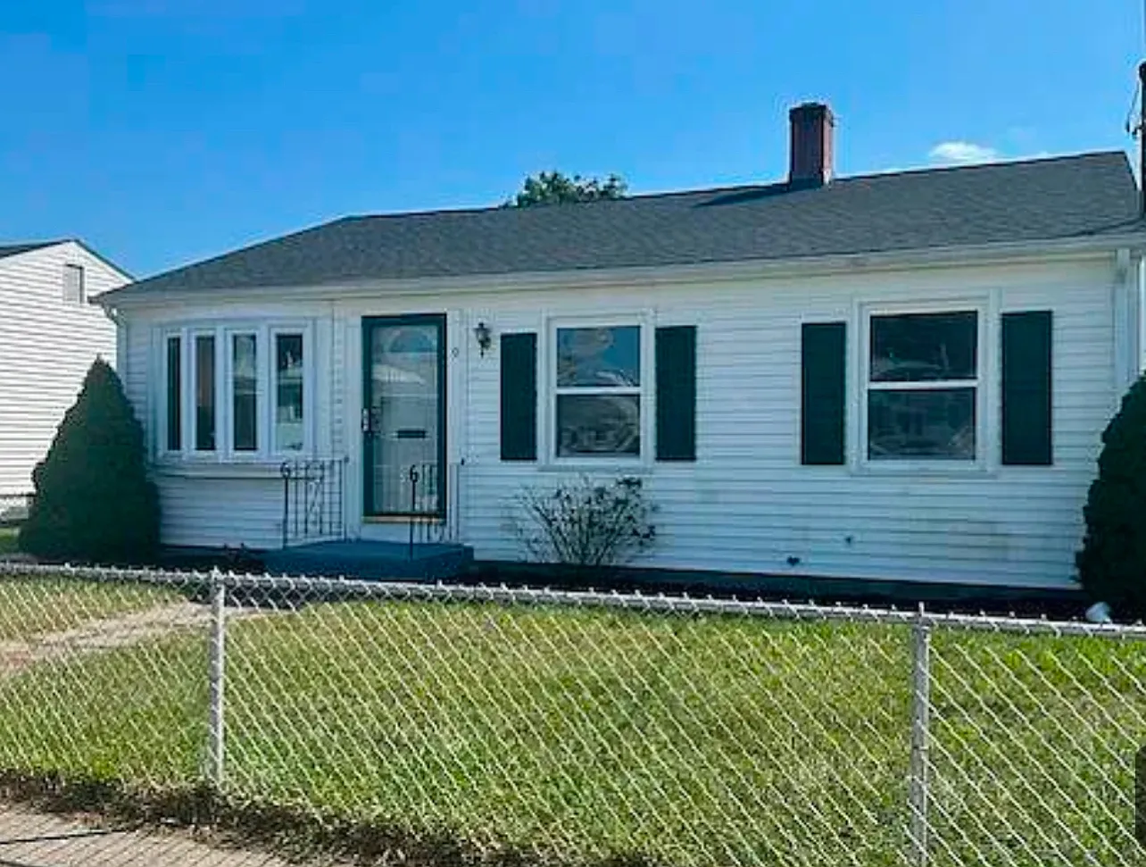3 bed, 924 sqft, $2,500 — Photo 1