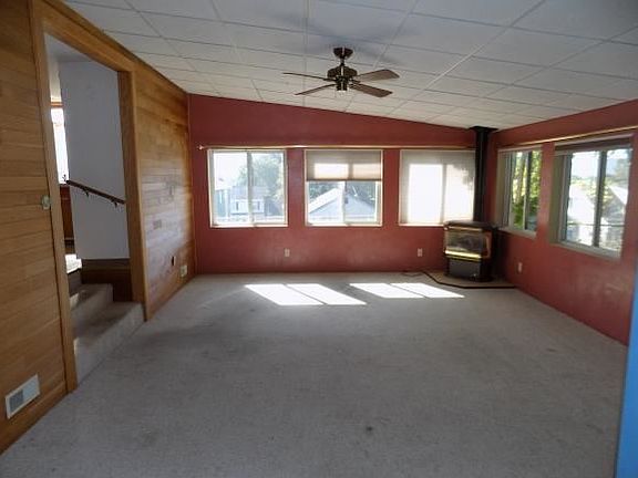 3rd image of 303 Lee Ave
