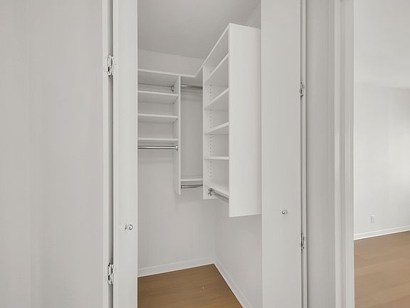 4th image of 211 E 70th St APT 24E