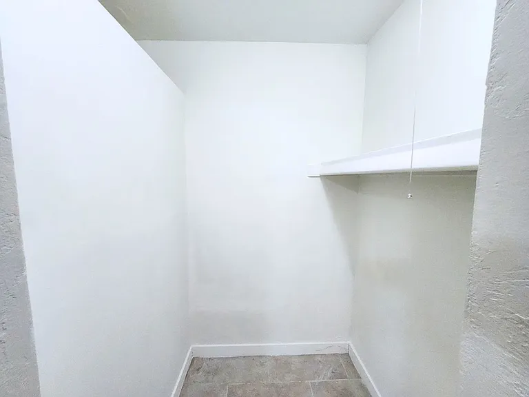 501 E Glenn St. — Photo 6