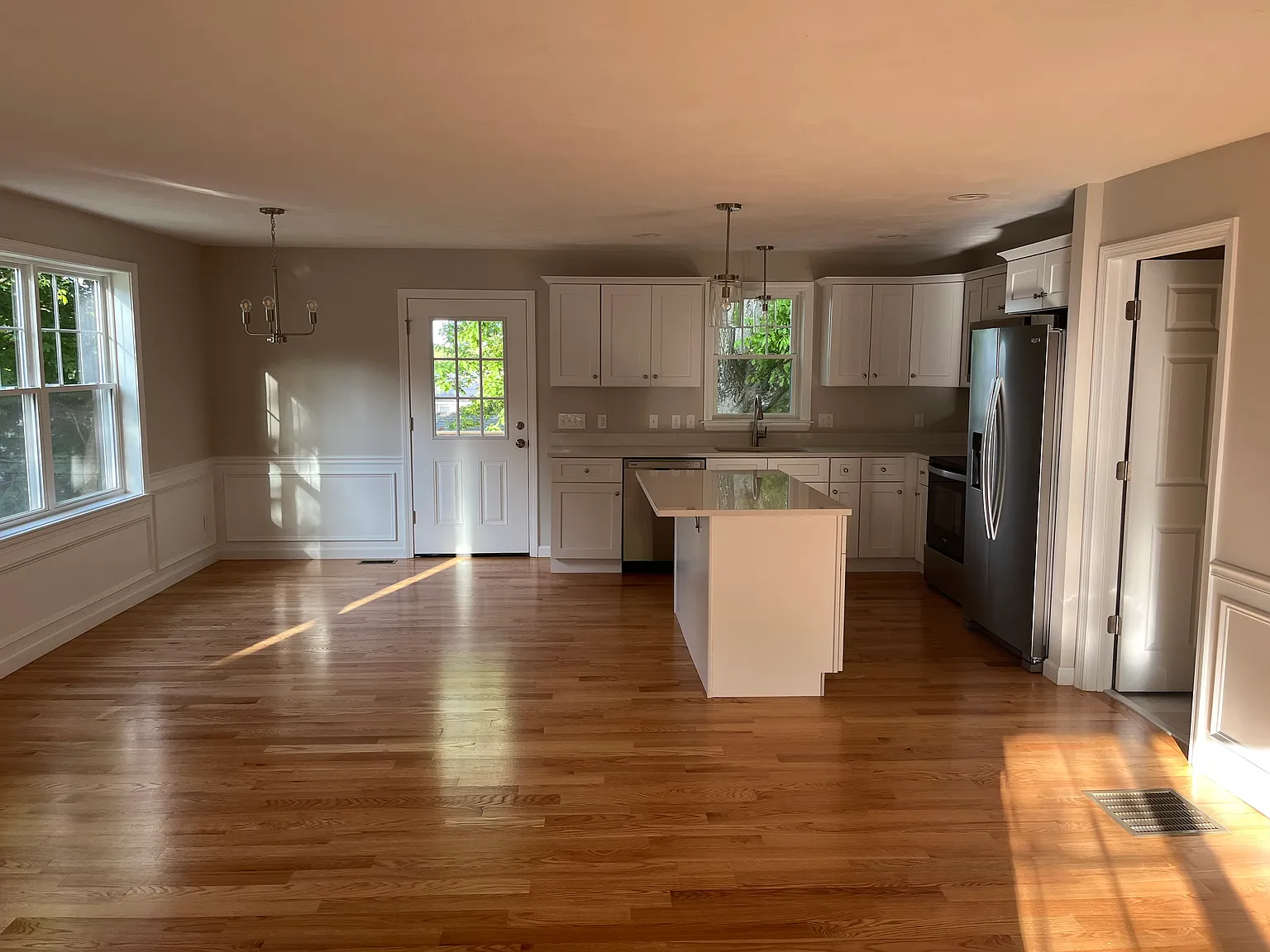 3 bed, 2.5 bath, $3,500 — Photo 2