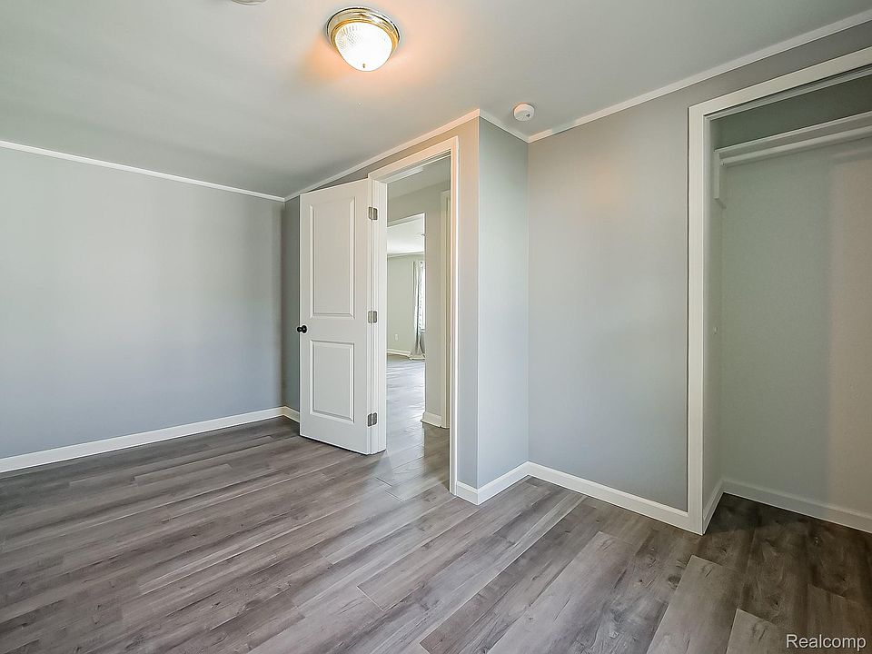 20380 Floral St, photo 8