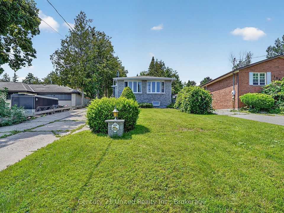 1st image of 1696 Applewood Cres