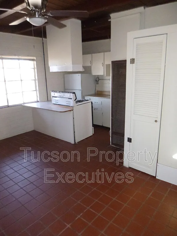 Studio, 1.0 bath, 450 sqft, $750 — Photo 1