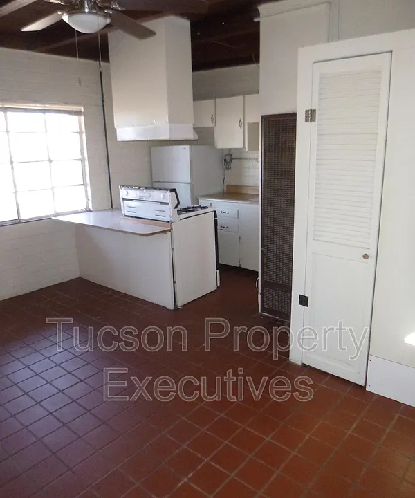 1435 E Benson Hwy #9