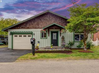 911 17th Ave, Seaside, OR 97138