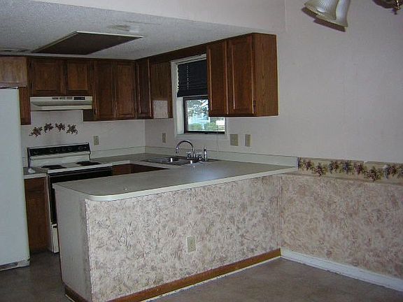 Kitchen / Dining Combo