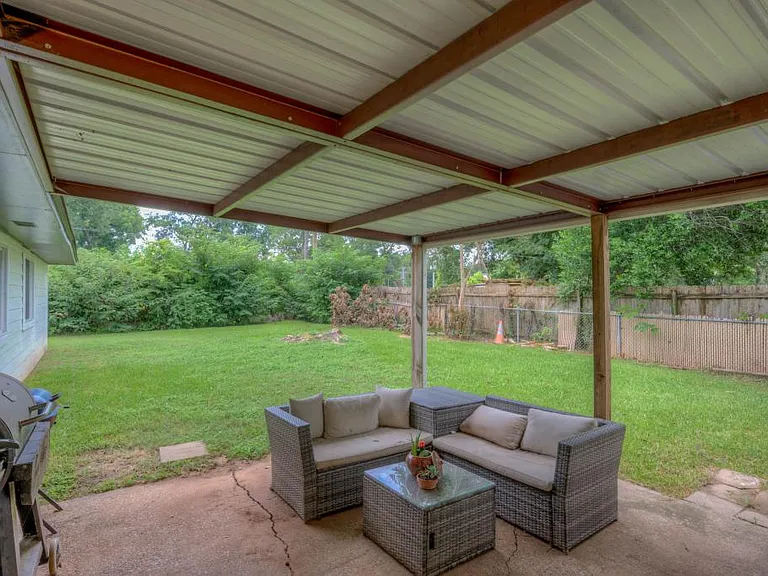 1710 Ray Ave — Photo 22