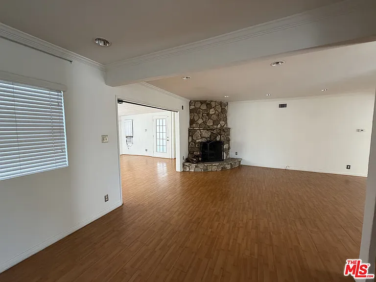 11121 Parr Ave — Photo 2
