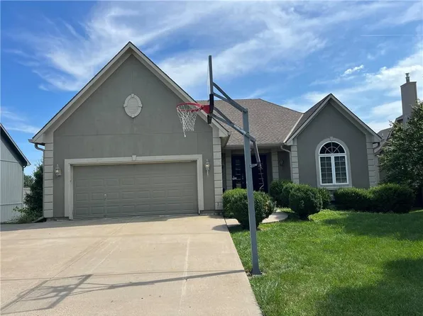 1501 NE 180th Ter, Smithville, MO 64089