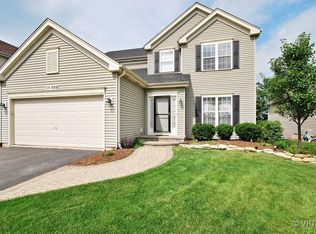 1S056 Mill Creek Cir W, Geneva, IL 60134